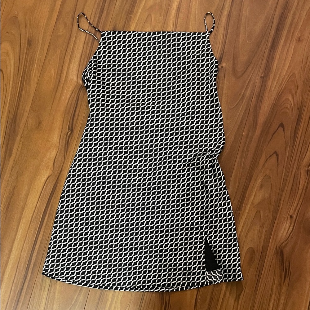 Isalis Black and White Patterned Dress